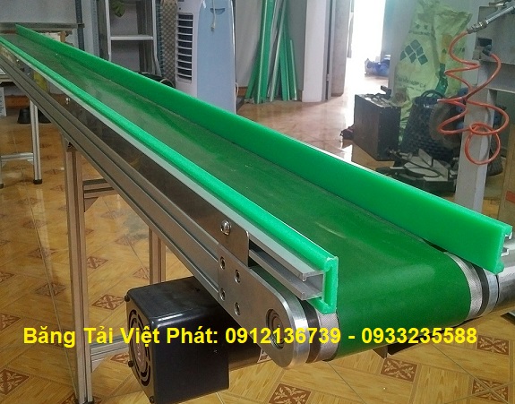 Băng tải PVC khung nhôm lan can dẫn hướng nhựa HDPE
